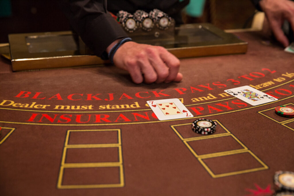 Cách chơi Black jack Okvnnd